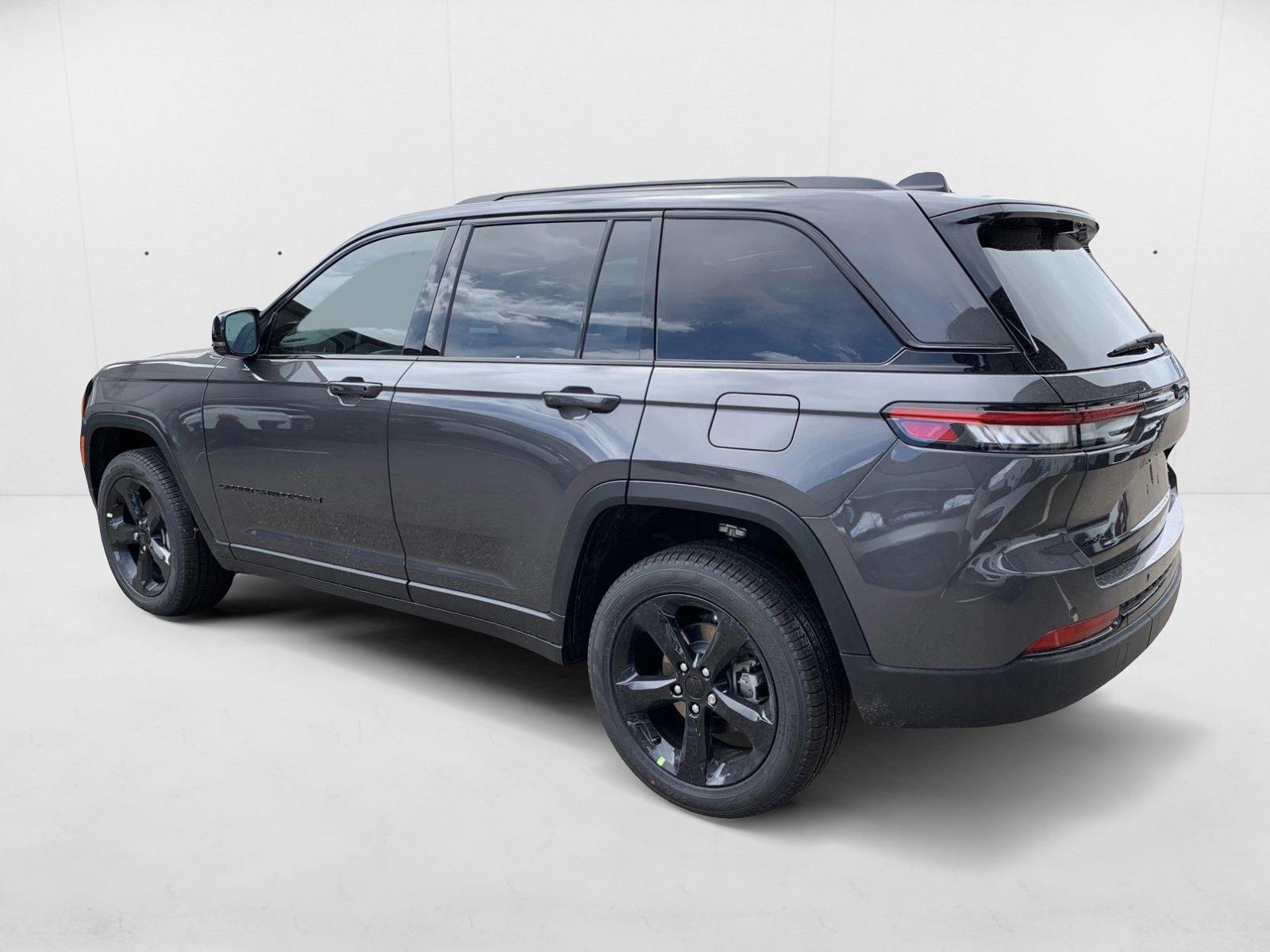 2025 Jeep Grand Cherokee Limited photo 2