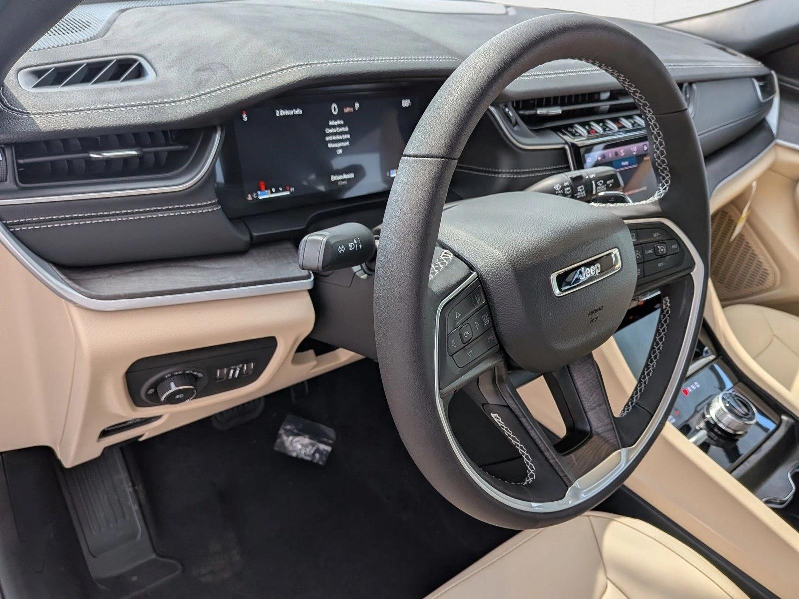 2025 Jeep Grand Cherokee Limited photo 2
