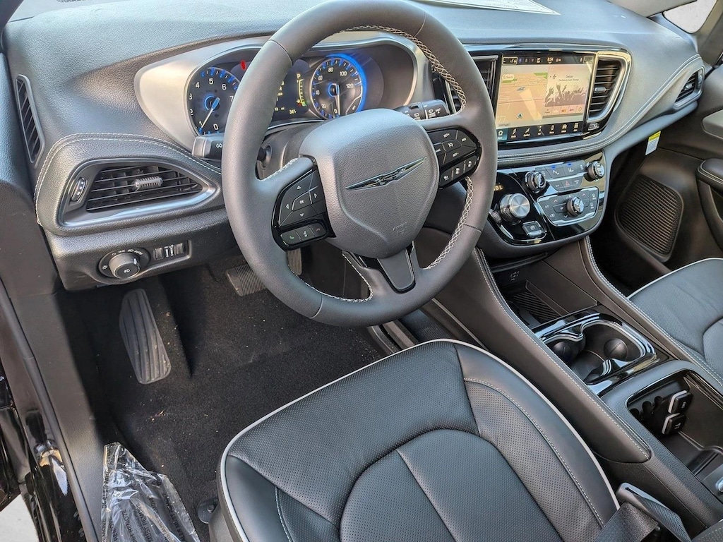 New 2026 Chrysler Pacifica Limited Van Passenger Van