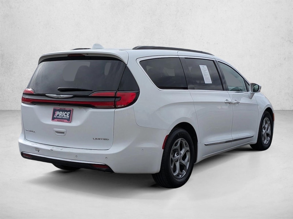 Used 2022 Chrysler Pacifica Limited Mini-van Passenger