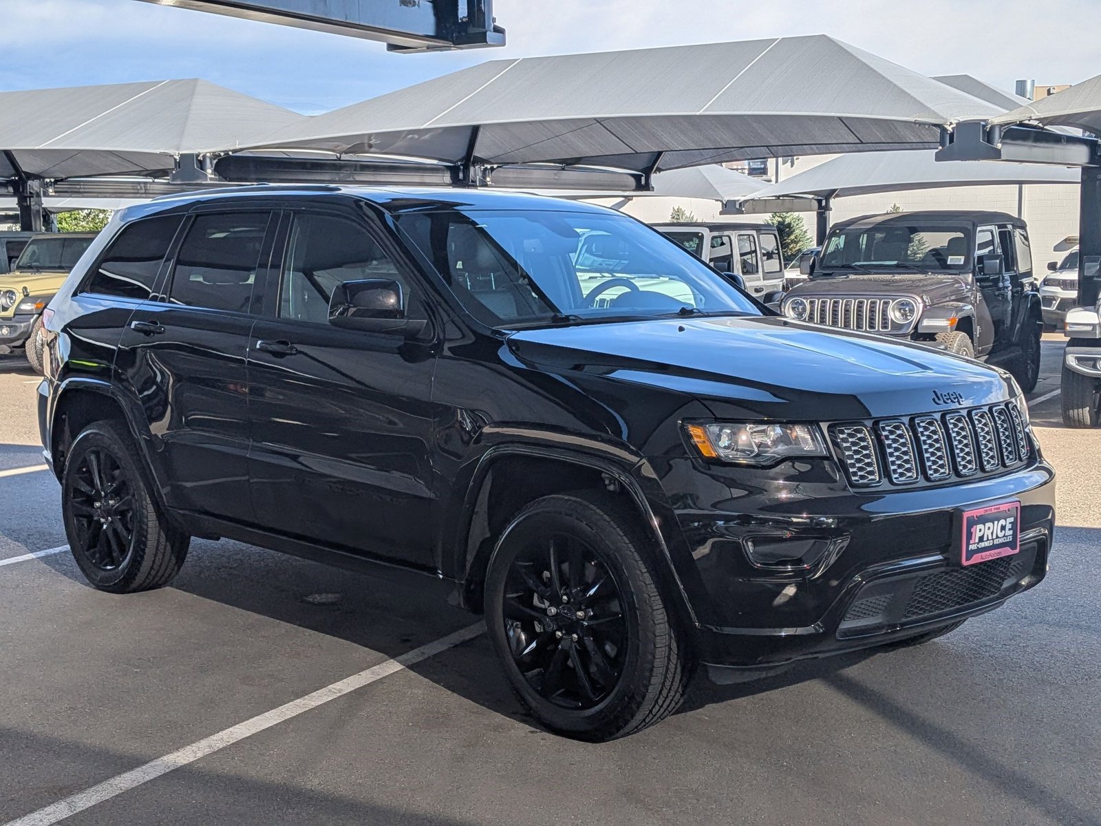 2022 Jeep Grand Cherokee Laredo X photo 3