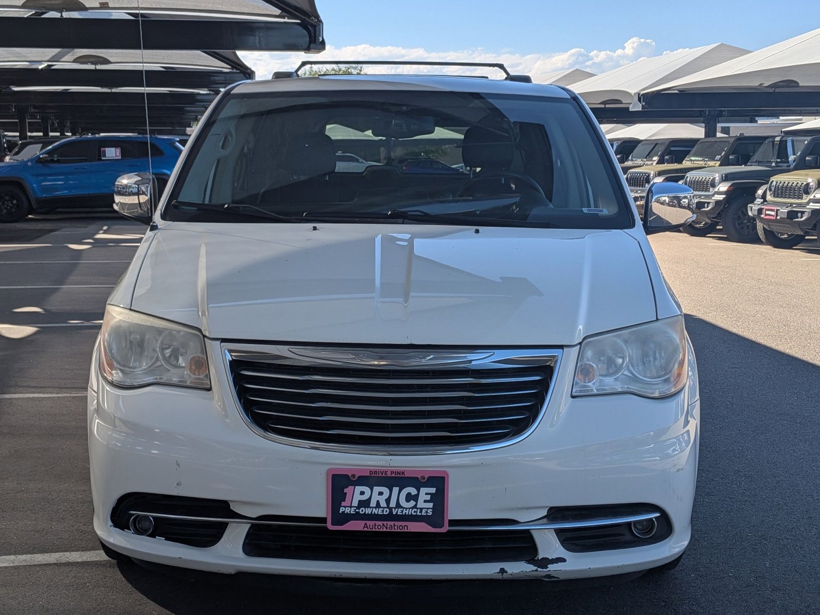 2013 Chrysler Town & Country photo 2
