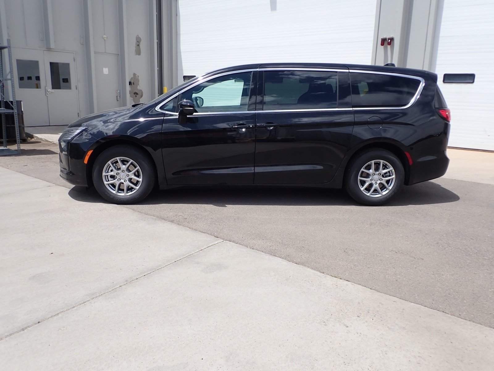 New 2027 Chrysler Pacifica Select Van Passenger Van