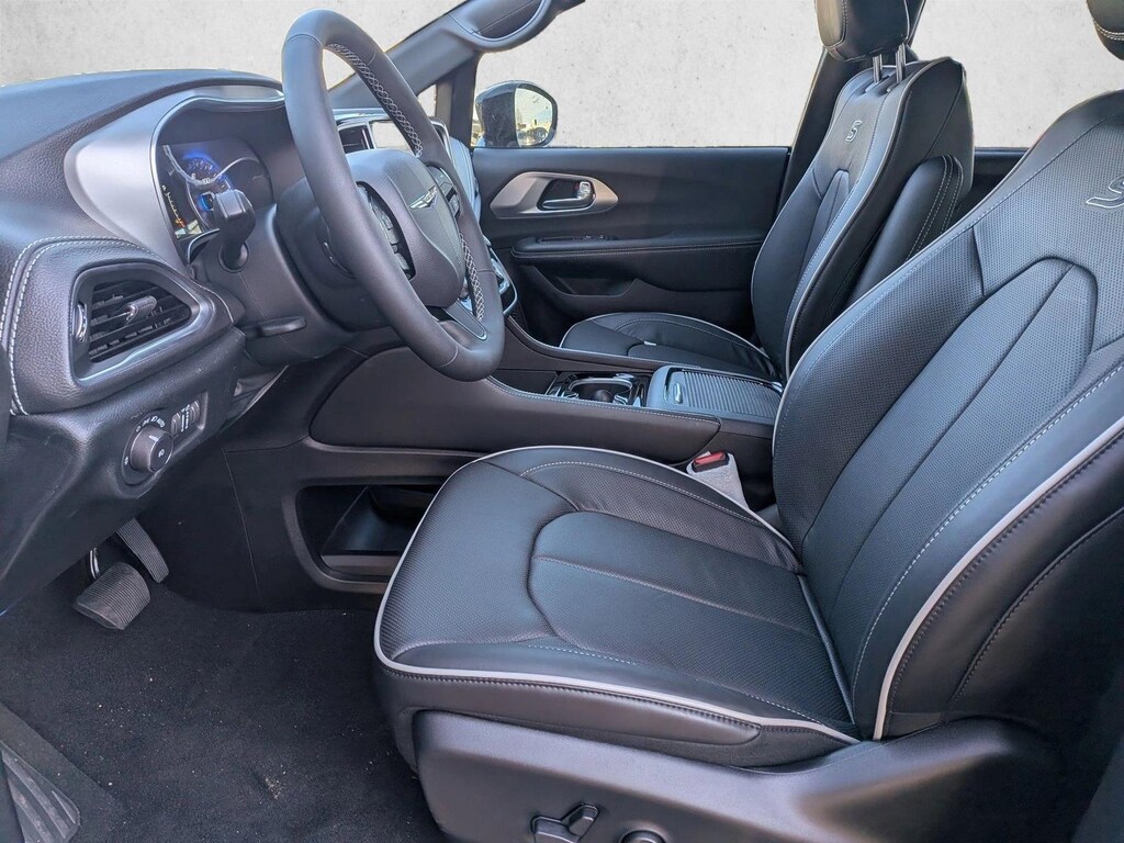 New 2026 Chrysler Pacifica Limited Van Passenger Van