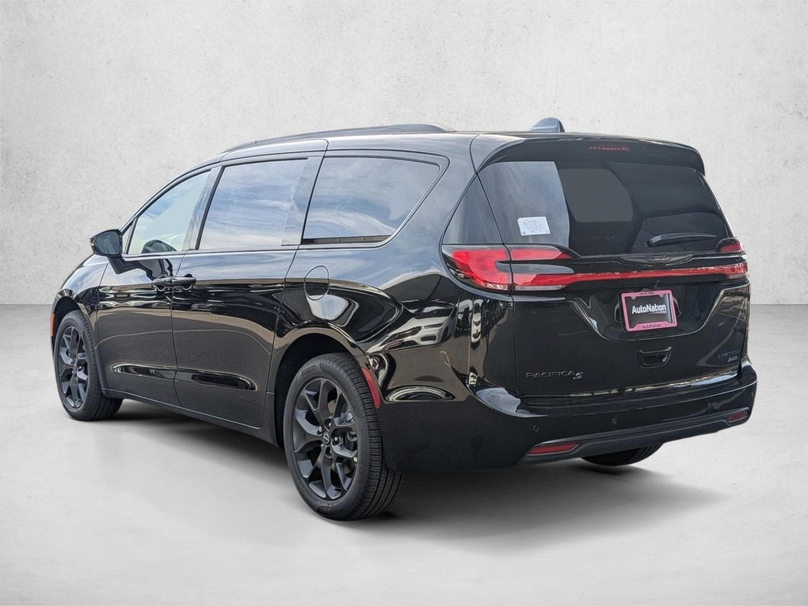 2026 Chrysler Pacifica Limited - Photo 8