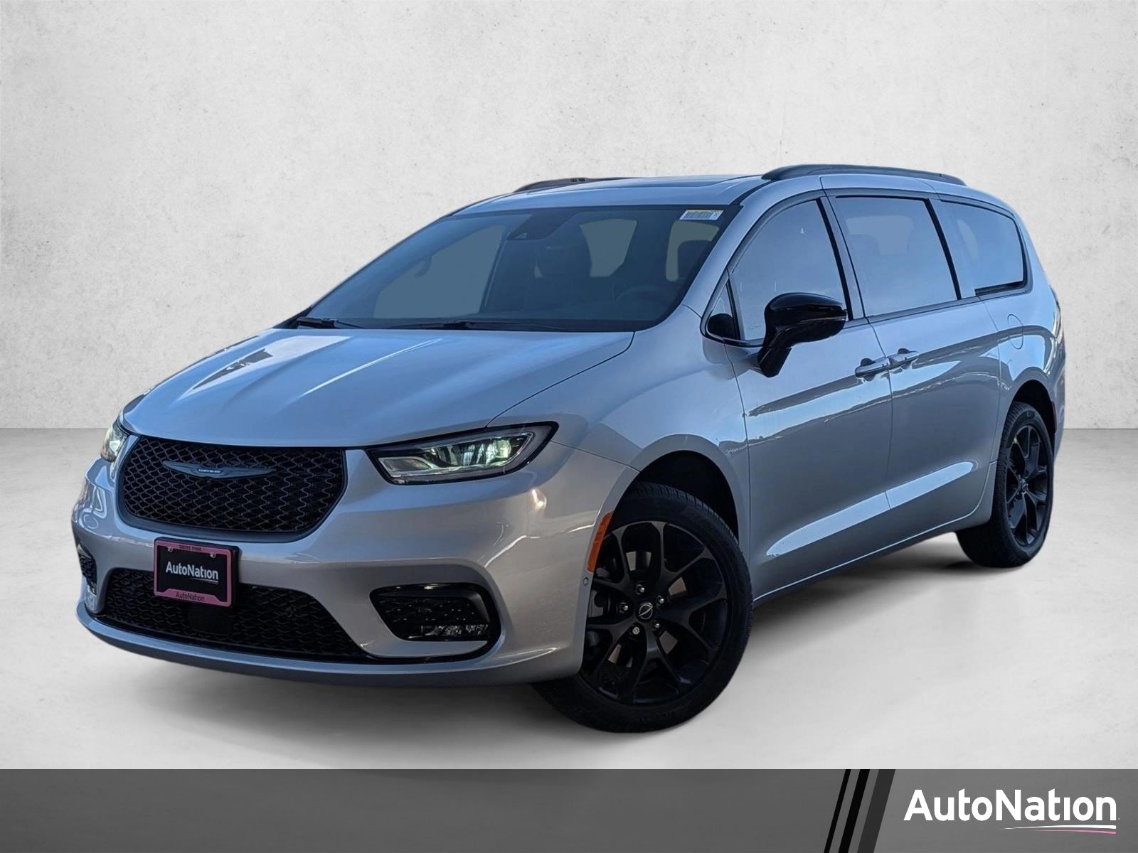 2026 Chrysler Pacifica Limited AWD's photo