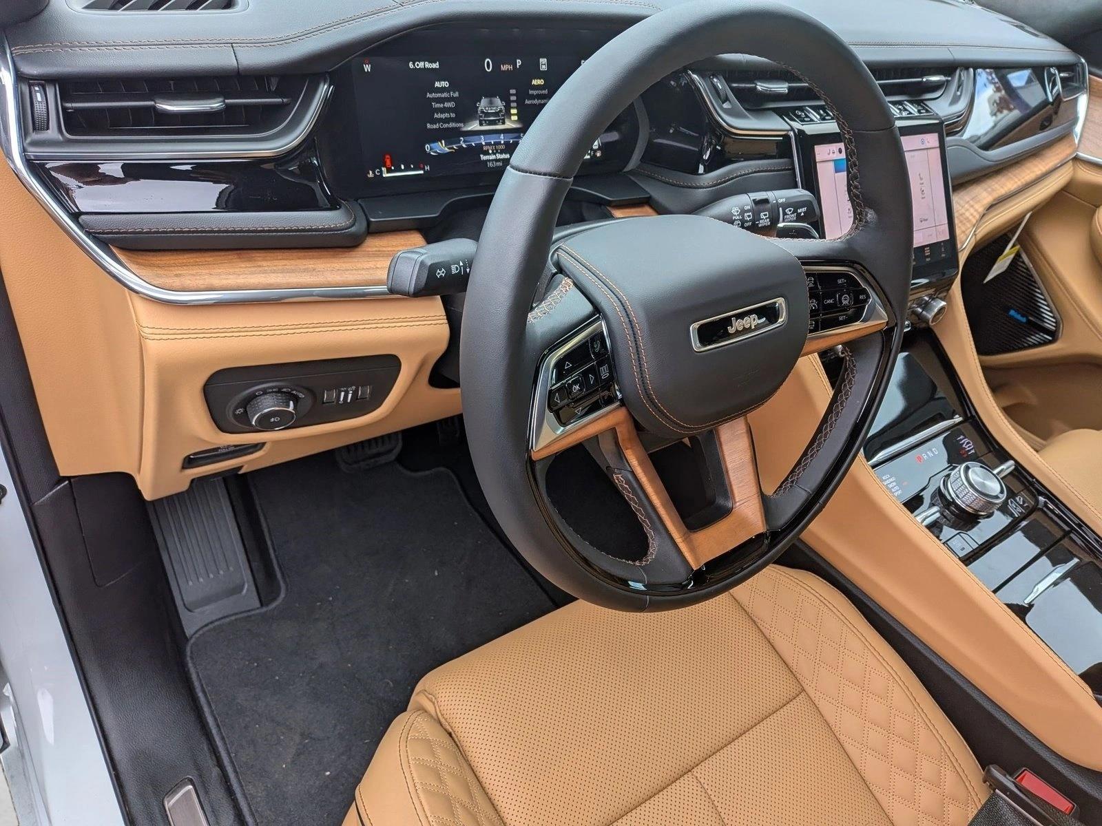 2025 Jeep Grand Cherokee Summit Reserve photo 3