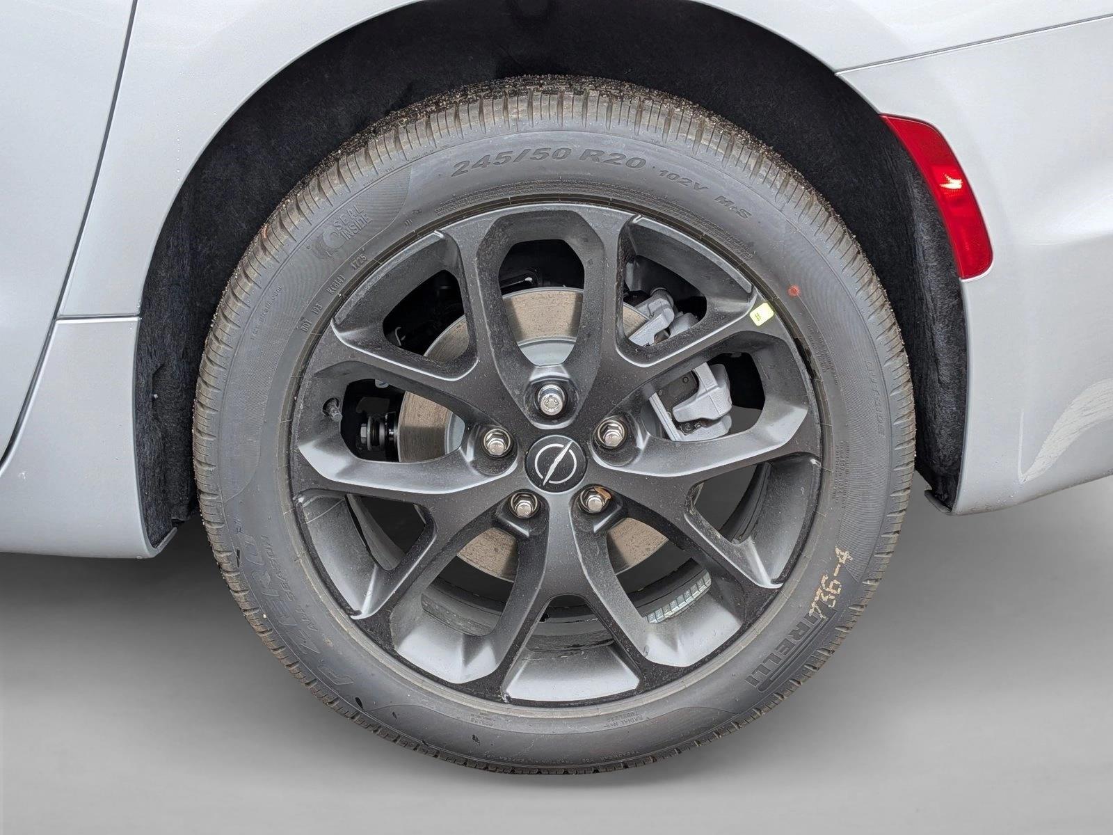 2026 Chrysler Pacifica Limited - Photo 10