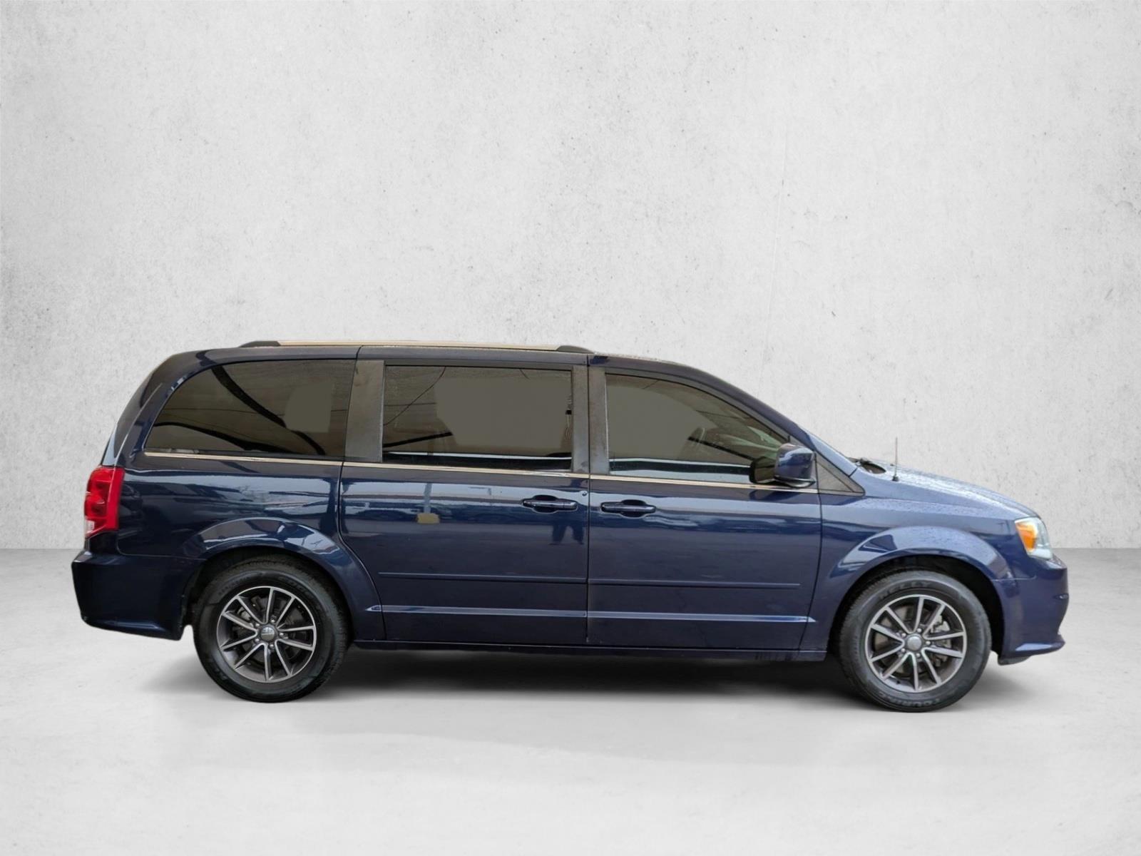 2017 Dodge Grand Caravan SXT photo 4