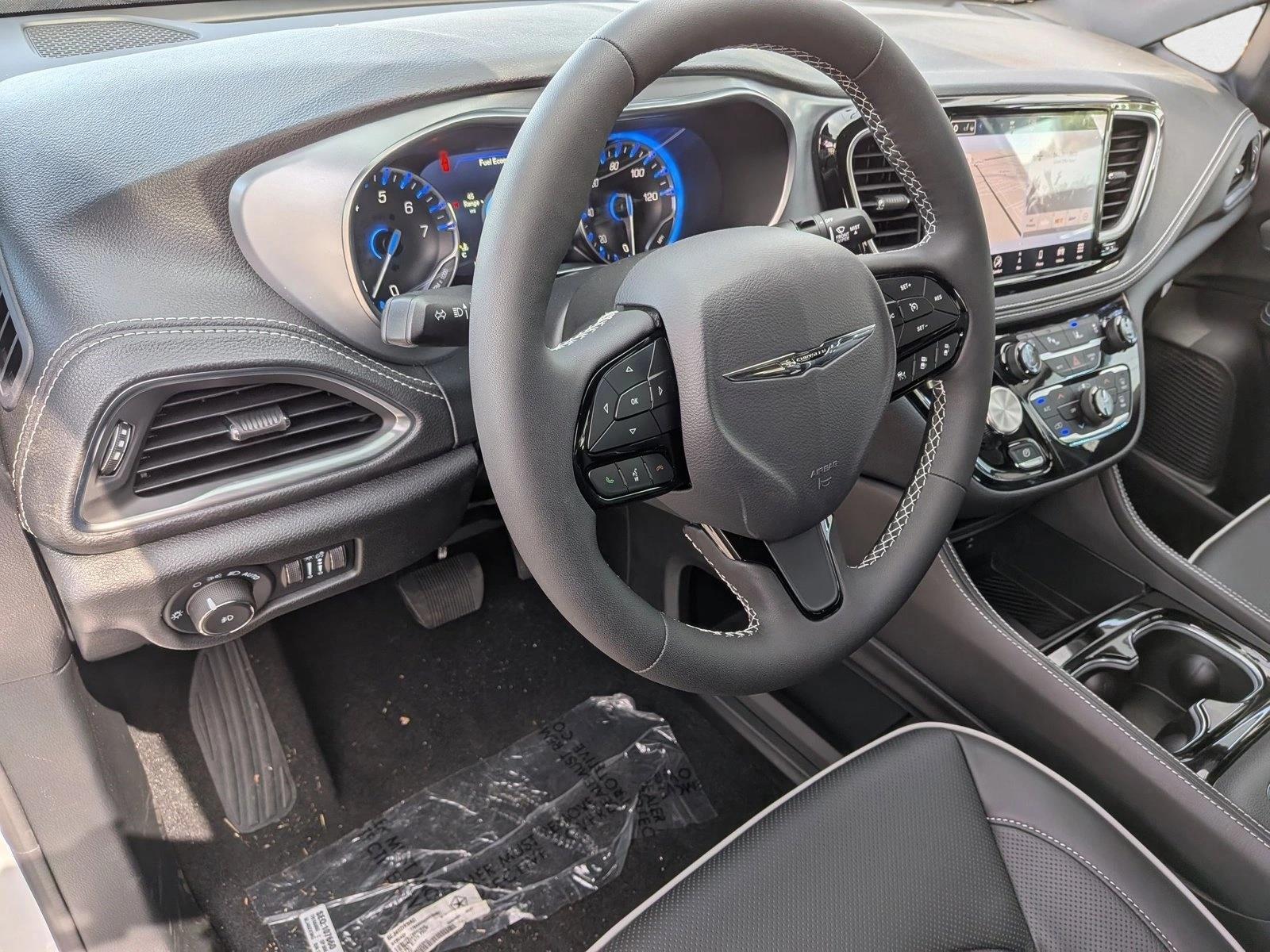 2026 Chrysler Pacifica Limited photo 4