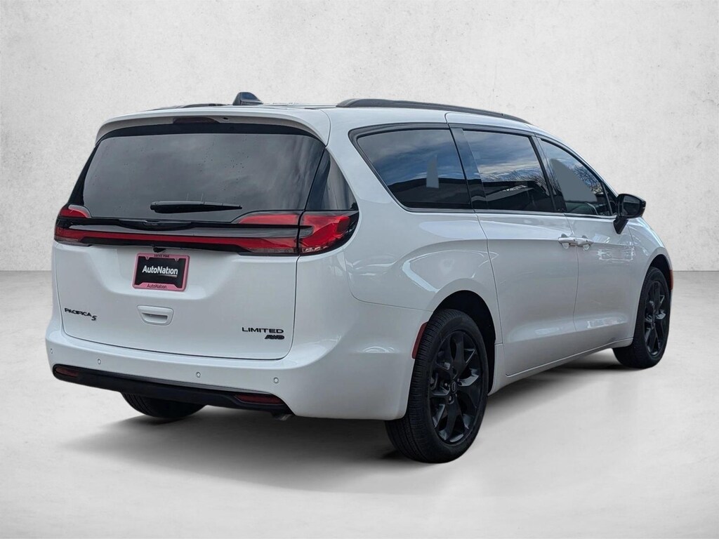 New 2026 Chrysler Pacifica Limited Van Passenger Van