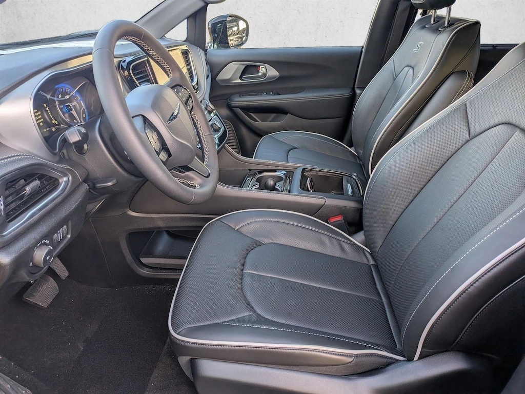 New 2026 Chrysler Pacifica Limited Van Passenger Van