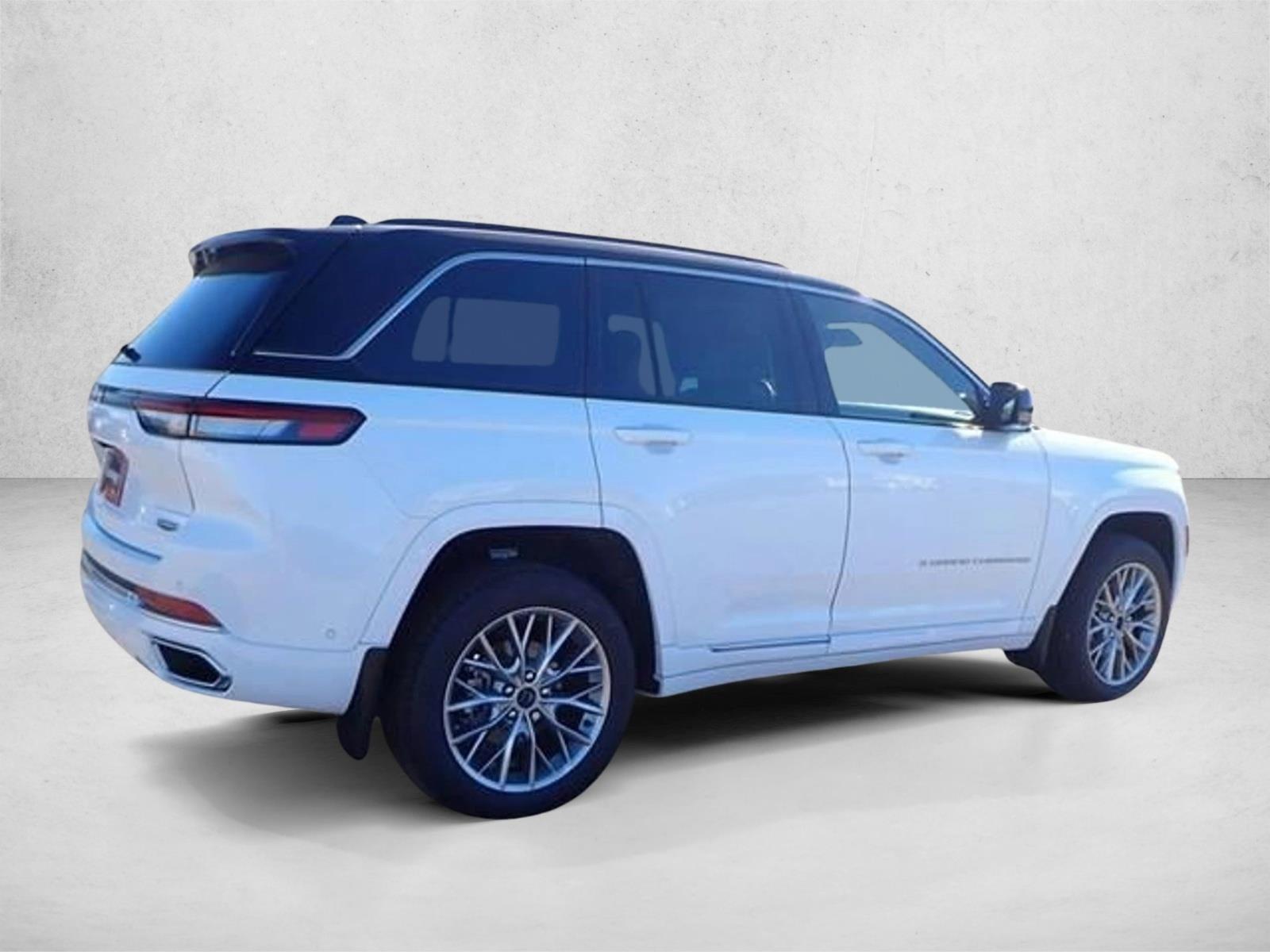 2025 Jeep Grand Cherokee Summit photo 3