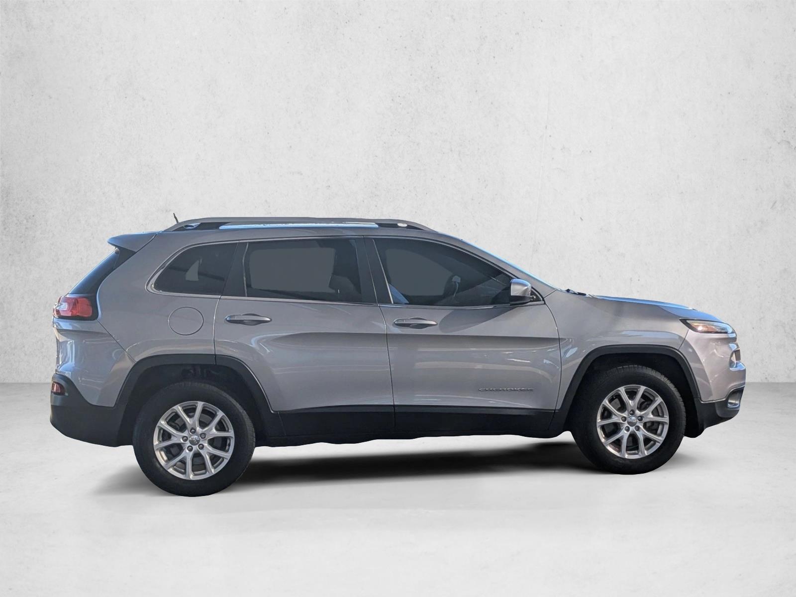 2014 Jeep Cherokee Latitude Sport photo 4