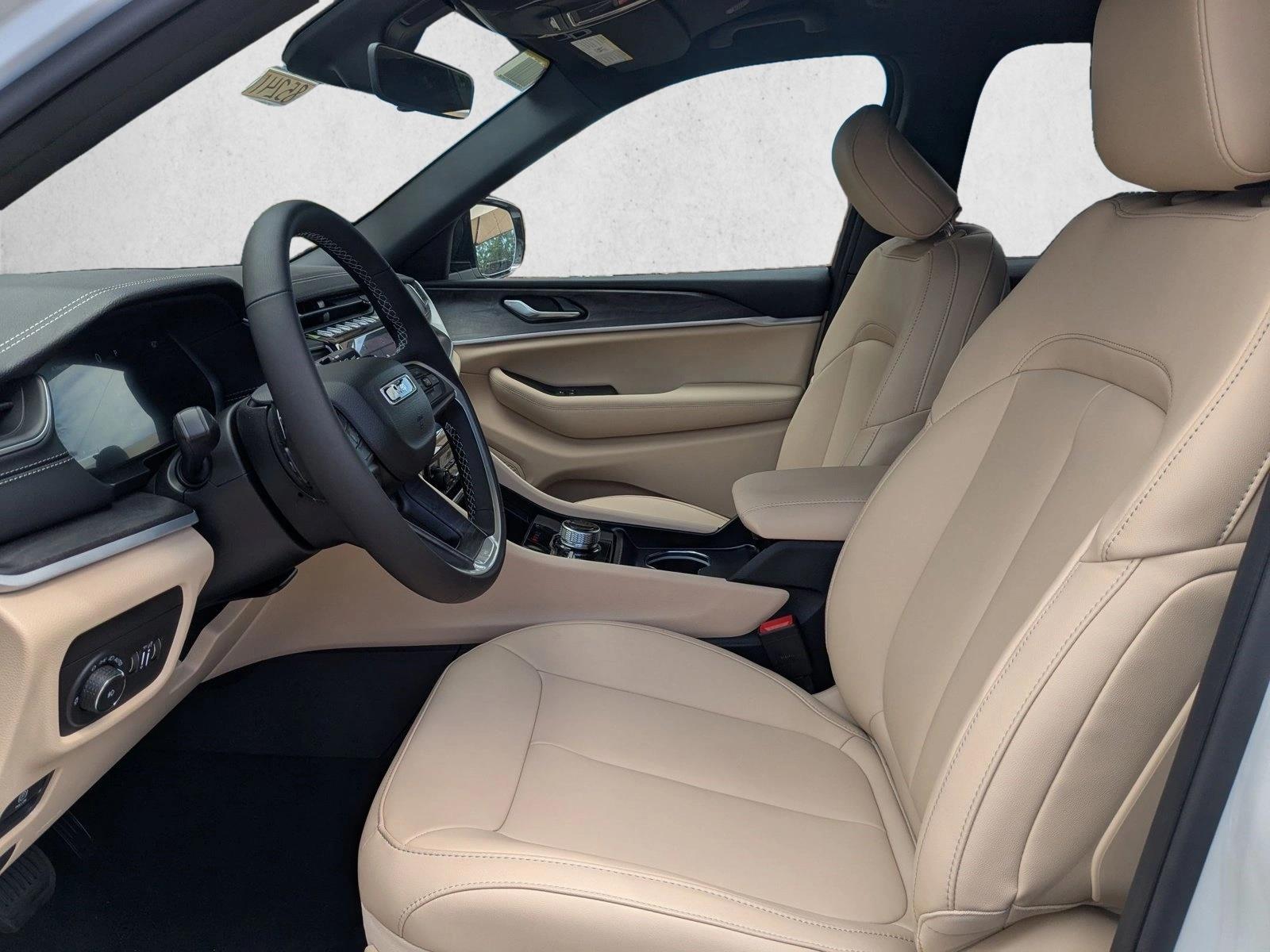 2025 Jeep Grand Cherokee Limited photo 4