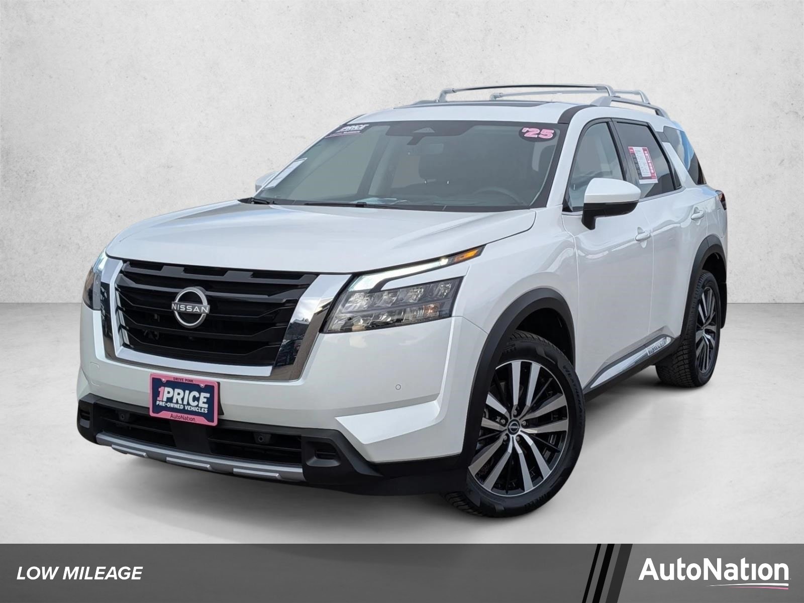 2025 Nissan Pathfinder Platinum 4WD's photo