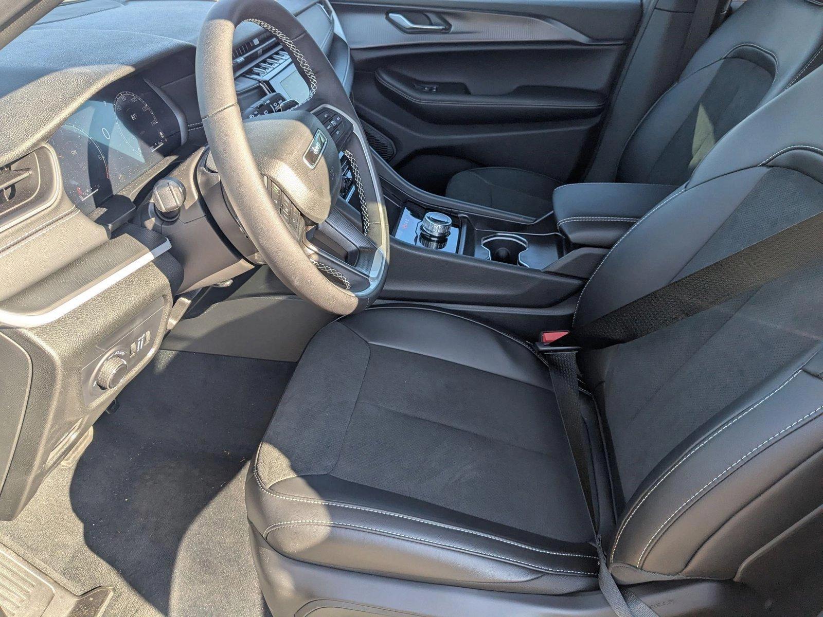 2025 Jeep Grand Cherokee Altitude X photo 4