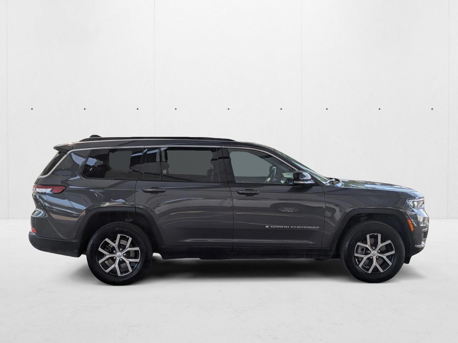 2024 Jeep Grand Cherokee Limited photo 3