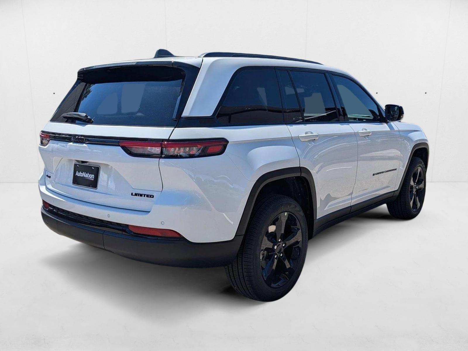 2025 Jeep Grand Cherokee Limited photo 2