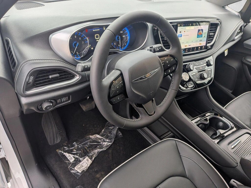 New 2026 Chrysler Pacifica Limited Van Passenger Van