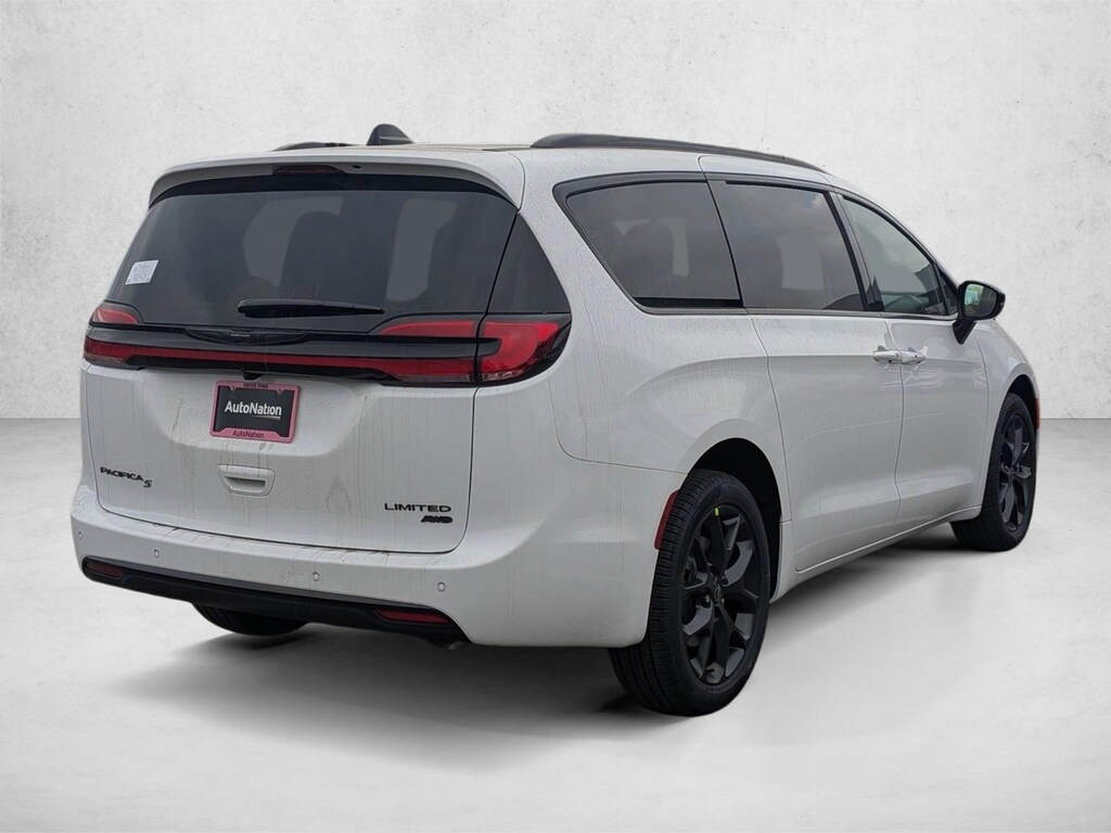 New 2026 Chrysler Pacifica Limited Van Passenger Van