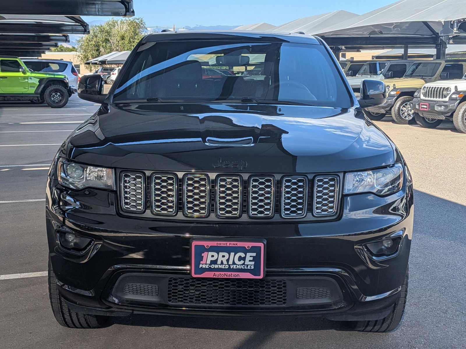 2022 Jeep Grand Cherokee Laredo X photo 2
