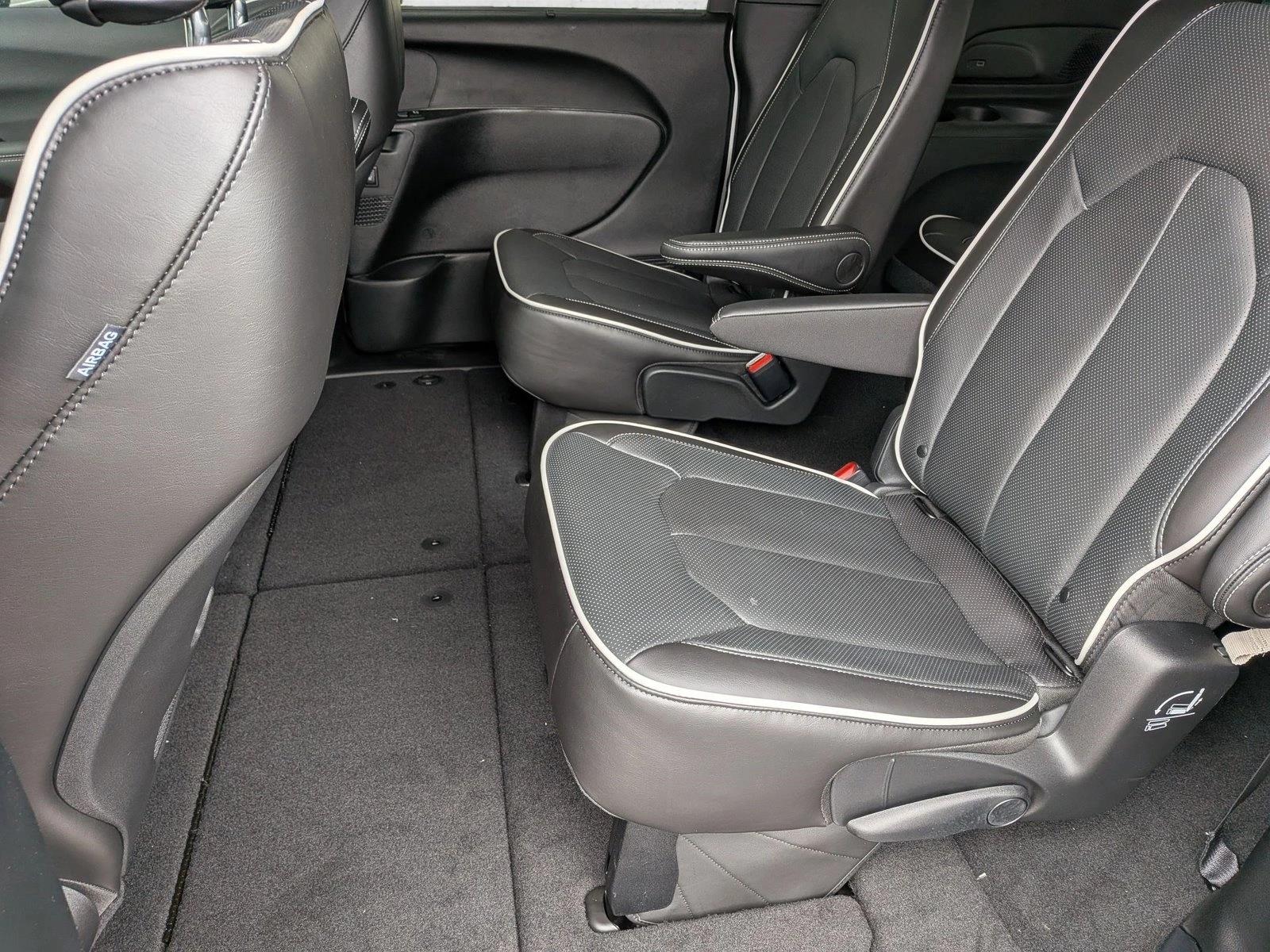 2026 Chrysler Pacifica Limited - Photo 14