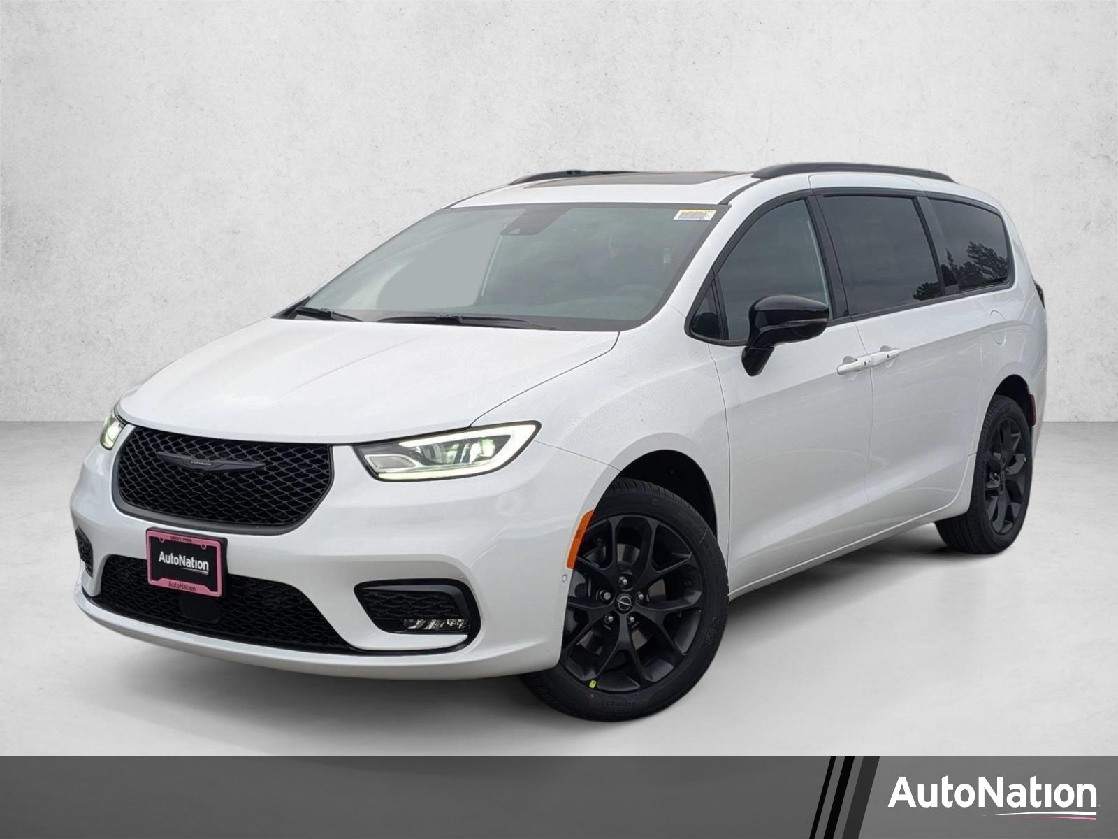 2026 Chrysler Pacifica Limited AWD's photo