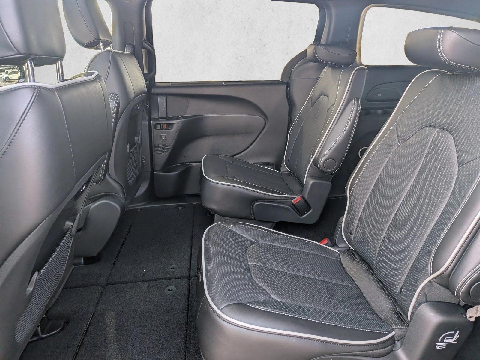 2026 Chrysler Pacifica Limited - Photo 14