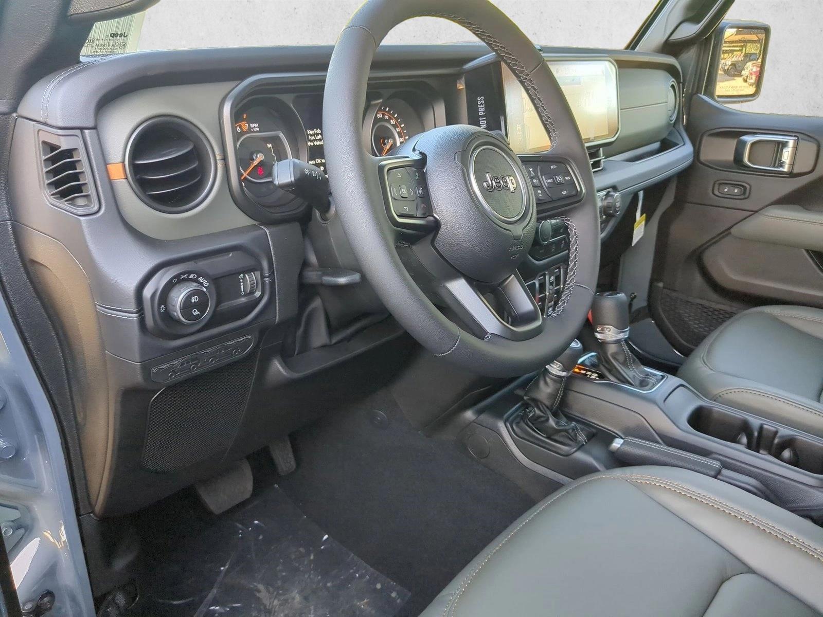 2025 Jeep Gladiator Mojave photo 3