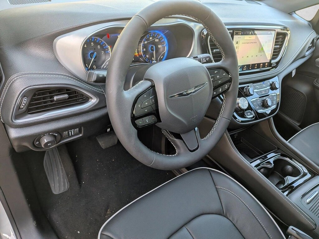 New 2026 Chrysler Pacifica Limited Van Passenger Van