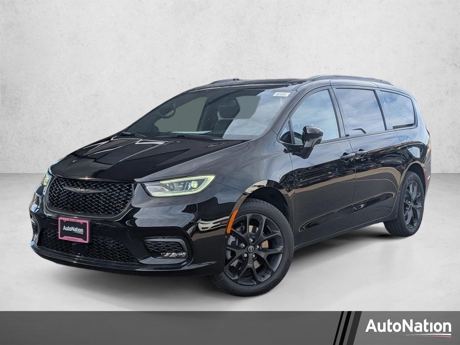 2026 Chrysler Pacifica Limited AWD's photo