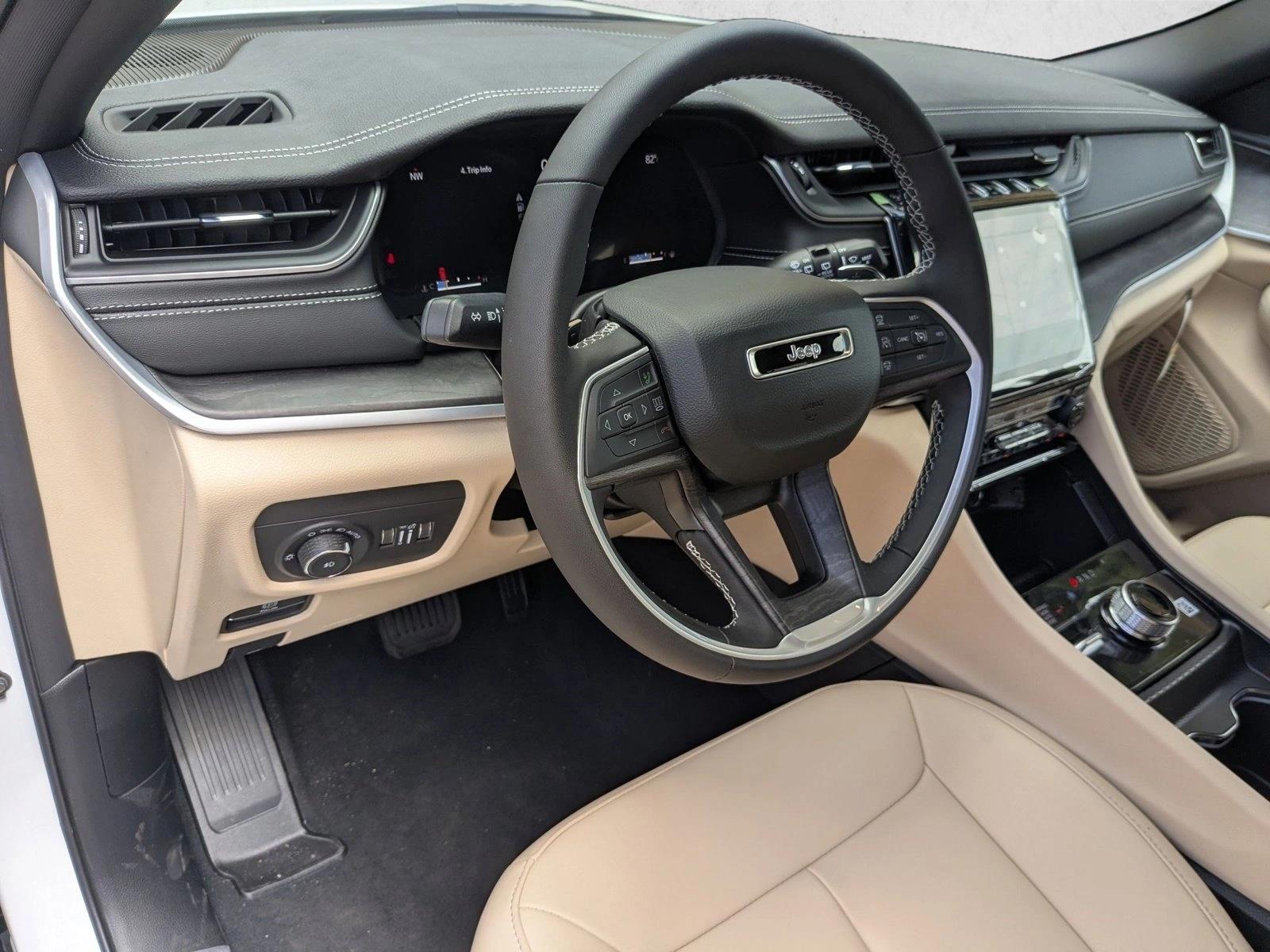 2025 Jeep Grand Cherokee Limited photo 3