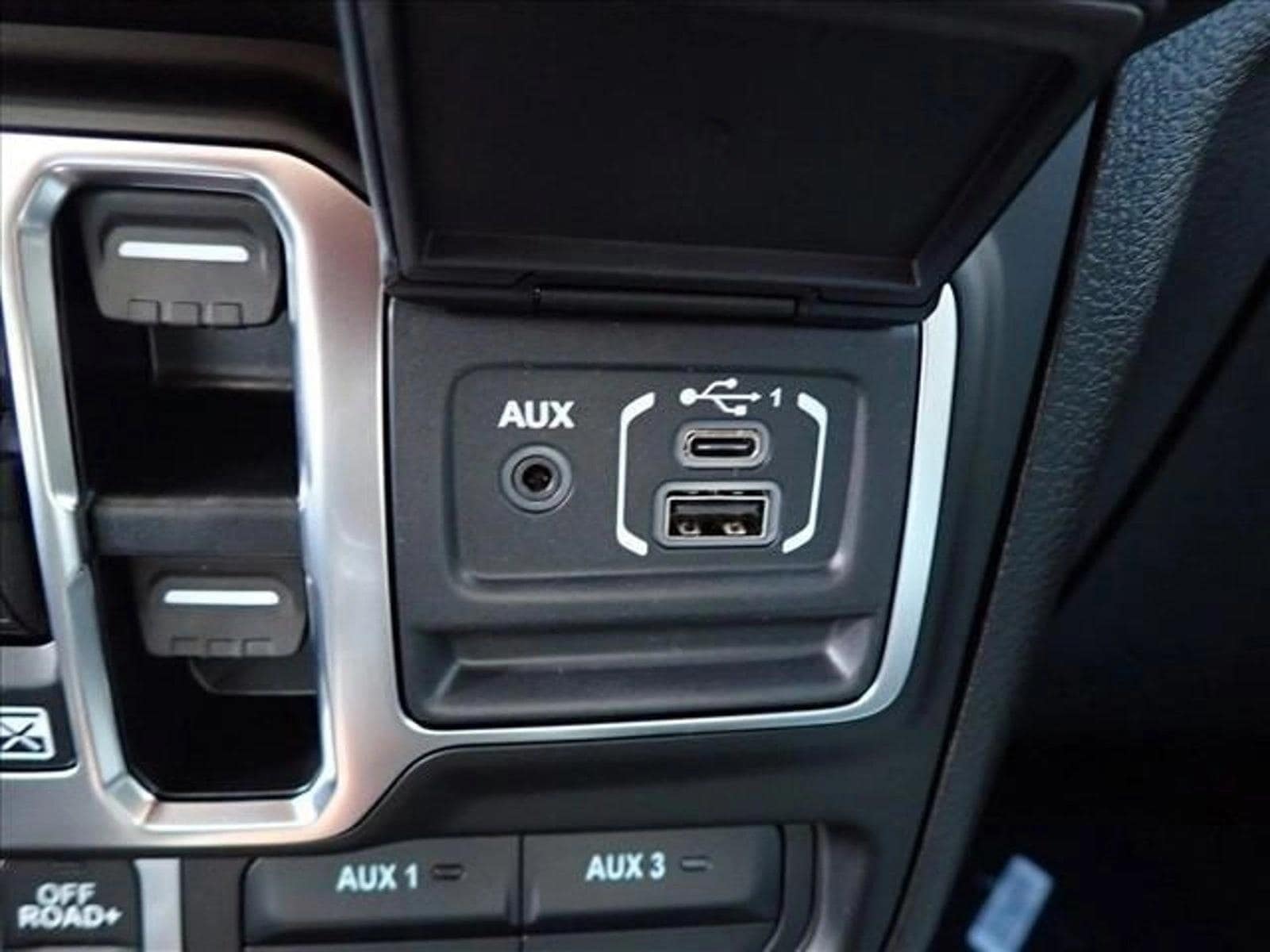 2025 Jeep Wrangler 4-Door Willys - Photo 18