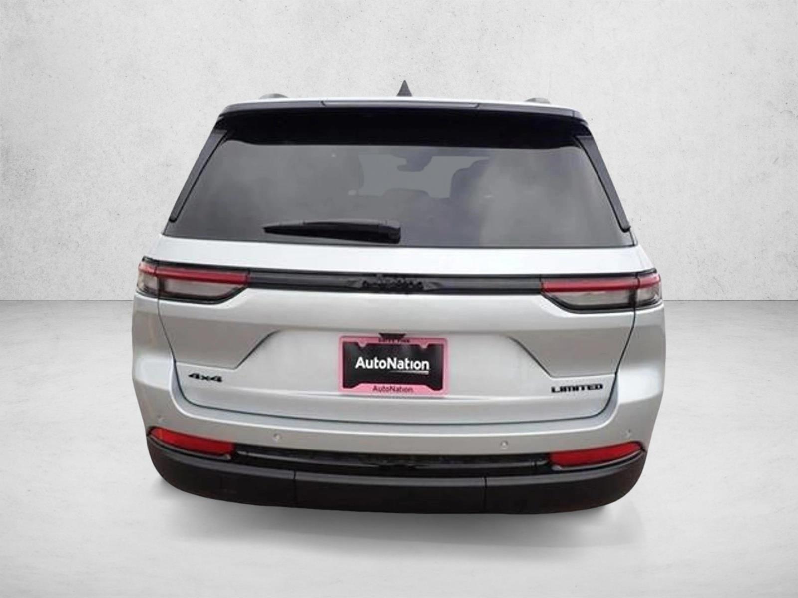 2025 Jeep Grand Cherokee Limited photo 3