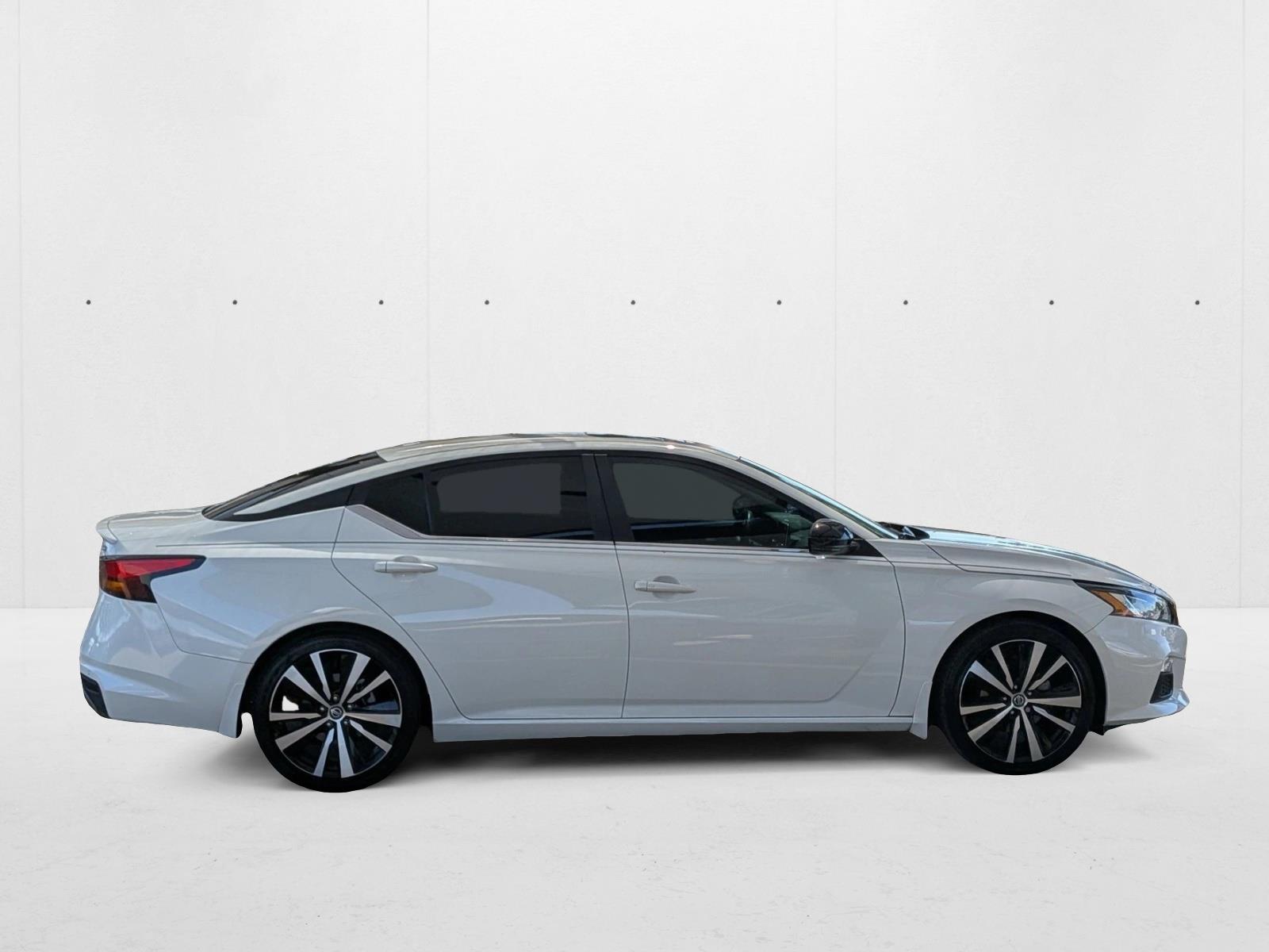 2022 Nissan Altima SR photo 4