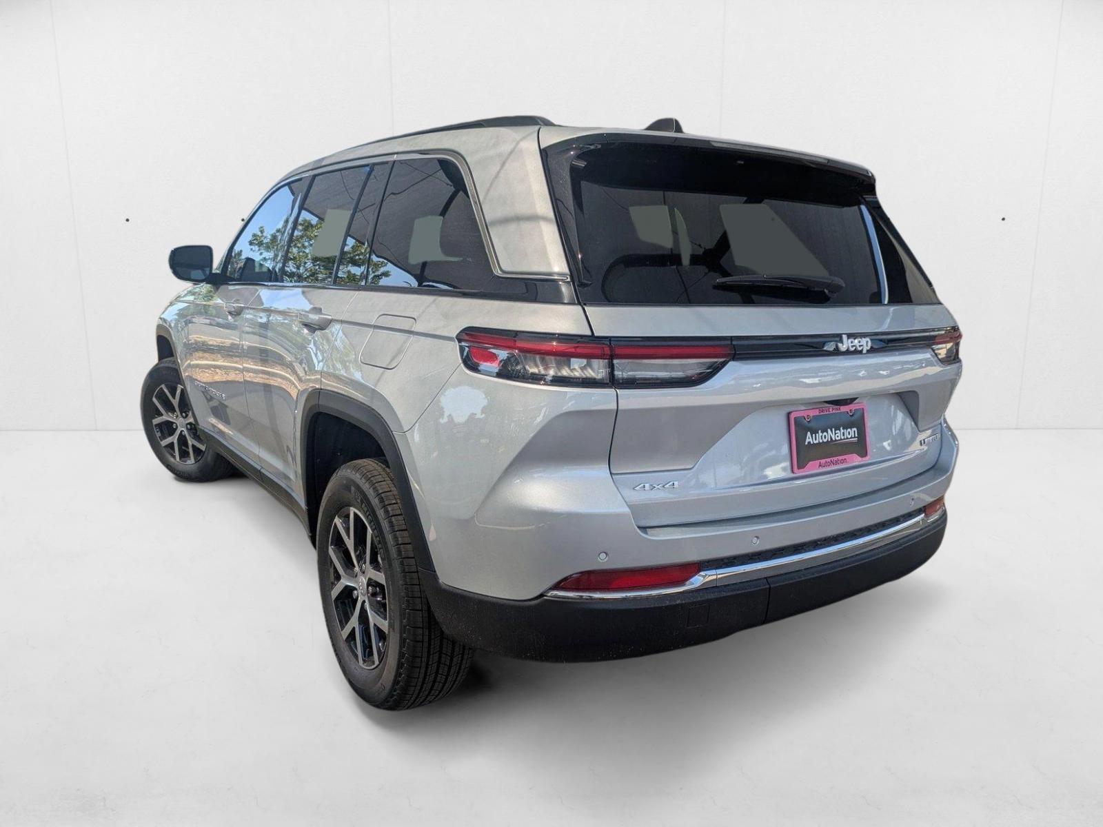 2025 Jeep Grand Cherokee Limited photo 3