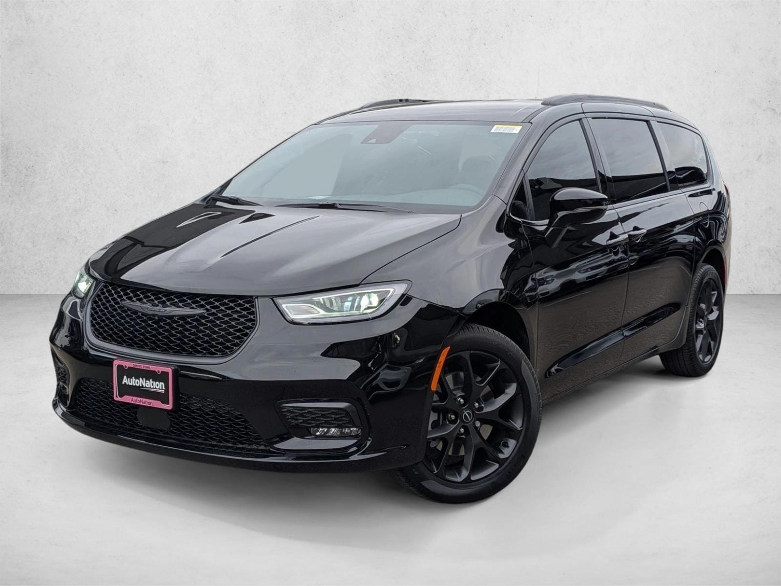 2026 Chrysler Pacifica Select's photo