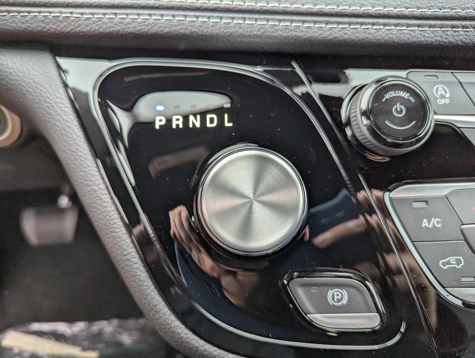 2026 Chrysler Pacifica Select - Photo 13