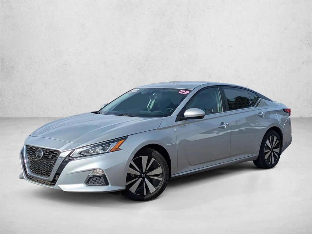 Used 2022 Nissan Altima 2.5 SV 4dr Car