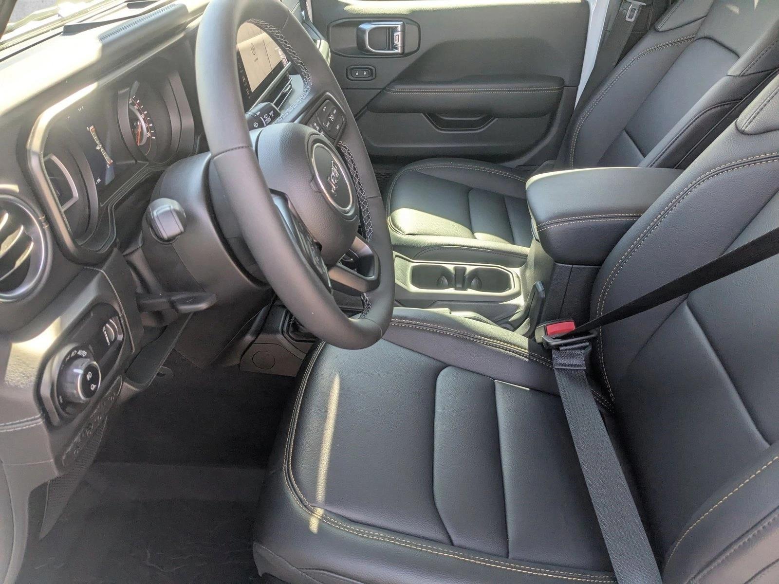 2025 Jeep Gladiator Sport photo 3