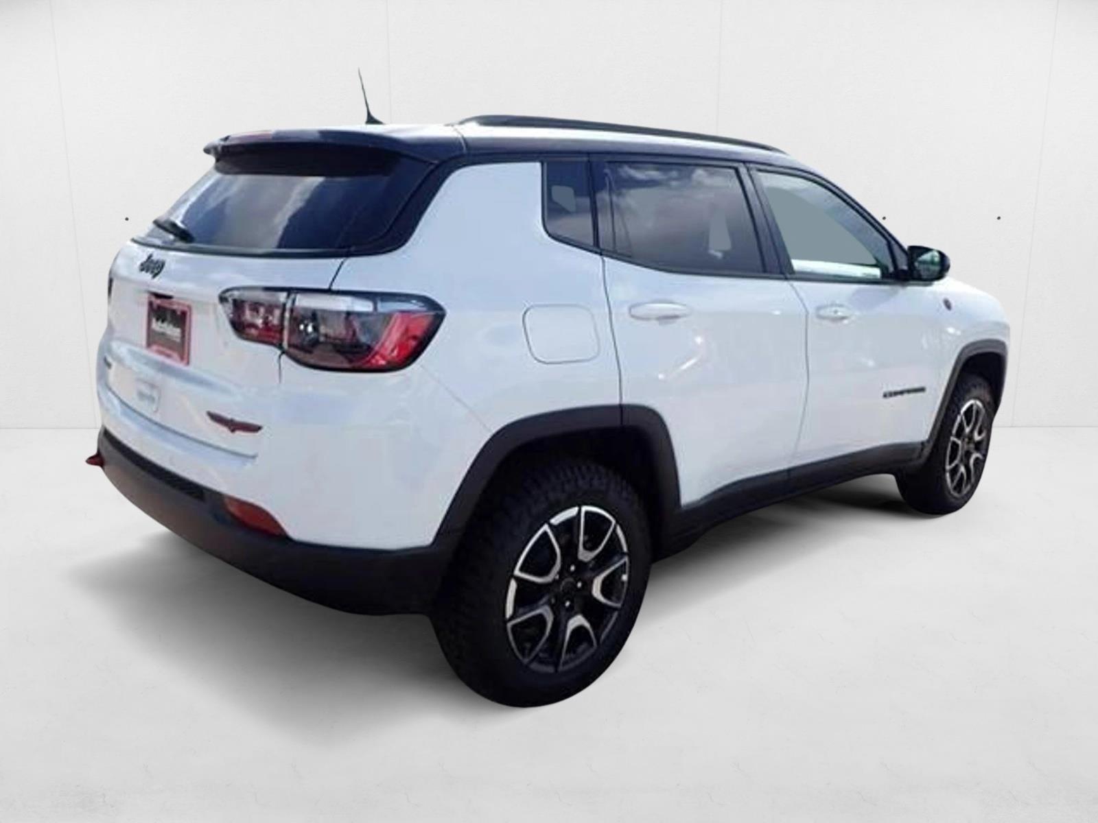 2025 Jeep Compass Trailhawk photo 4