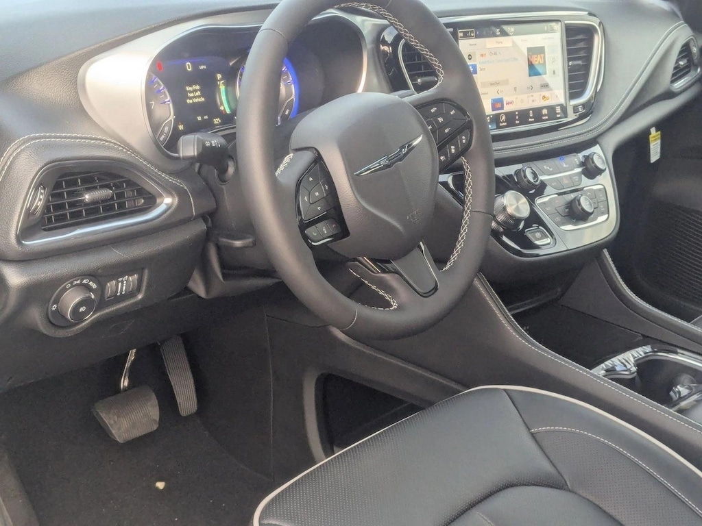 New 2026 Chrysler Pacifica Limited Van Passenger Van