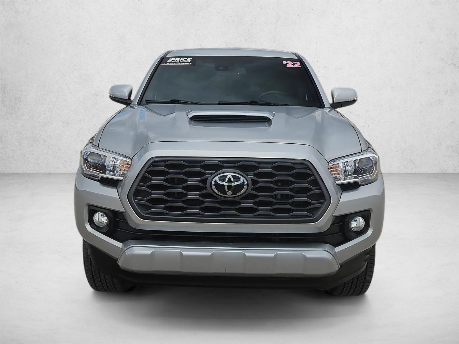 2022 Toyota Tacoma TRD Sport photo 2