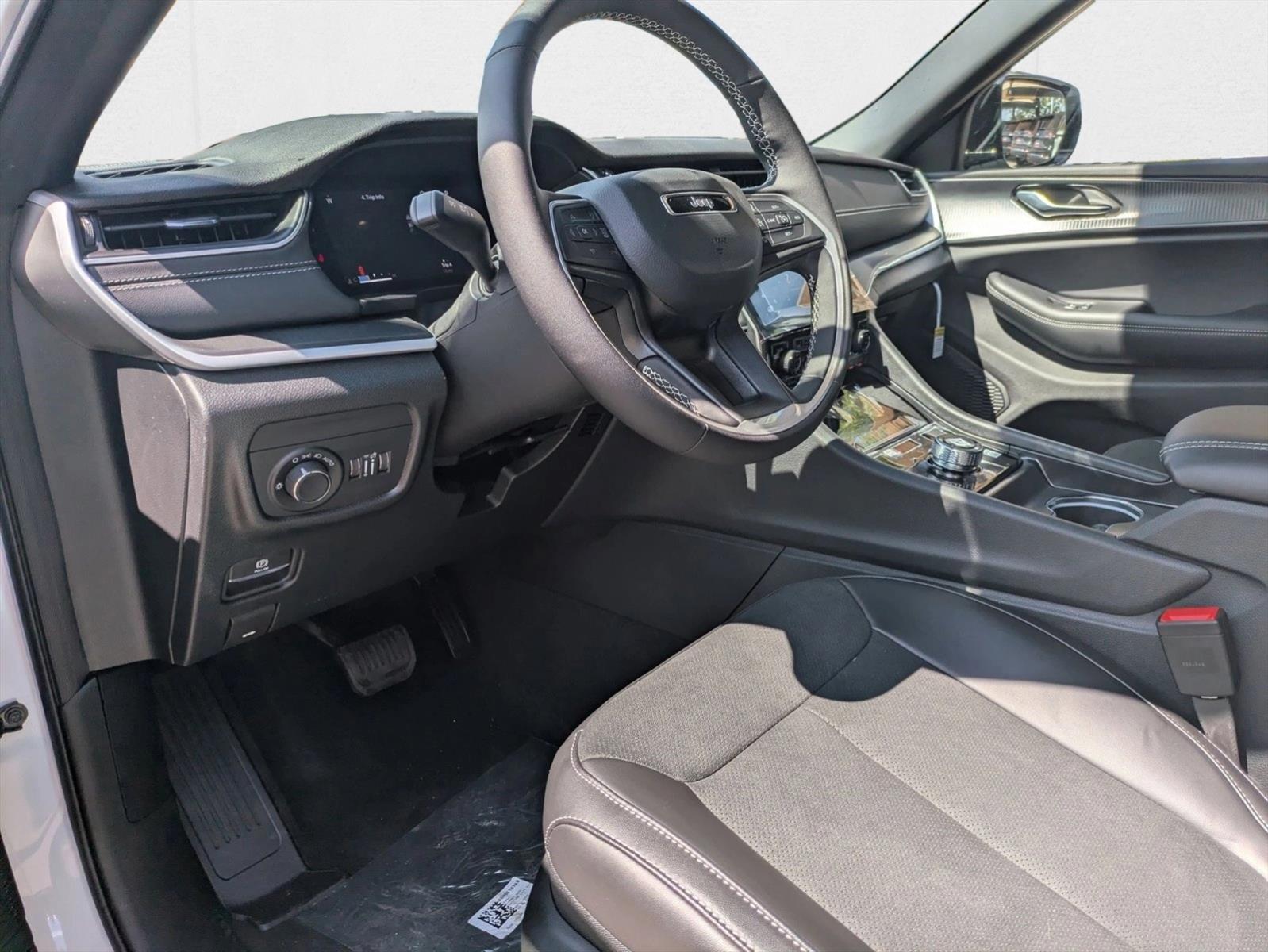 2025 Jeep Grand Cherokee Altitude X photo 3