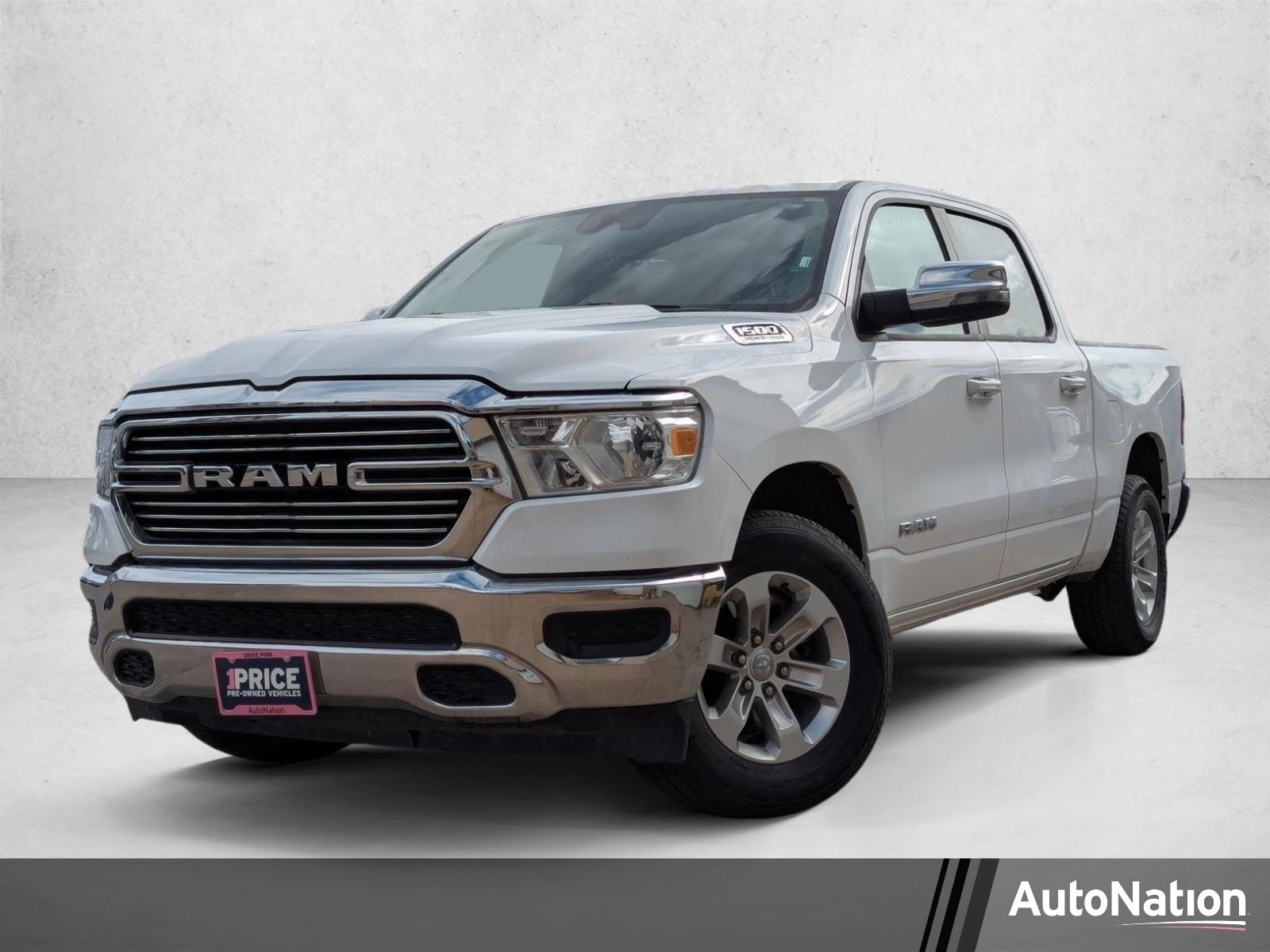 2024 RAM 1500 Laramie 4x4 Crew Cab 5'7's photo