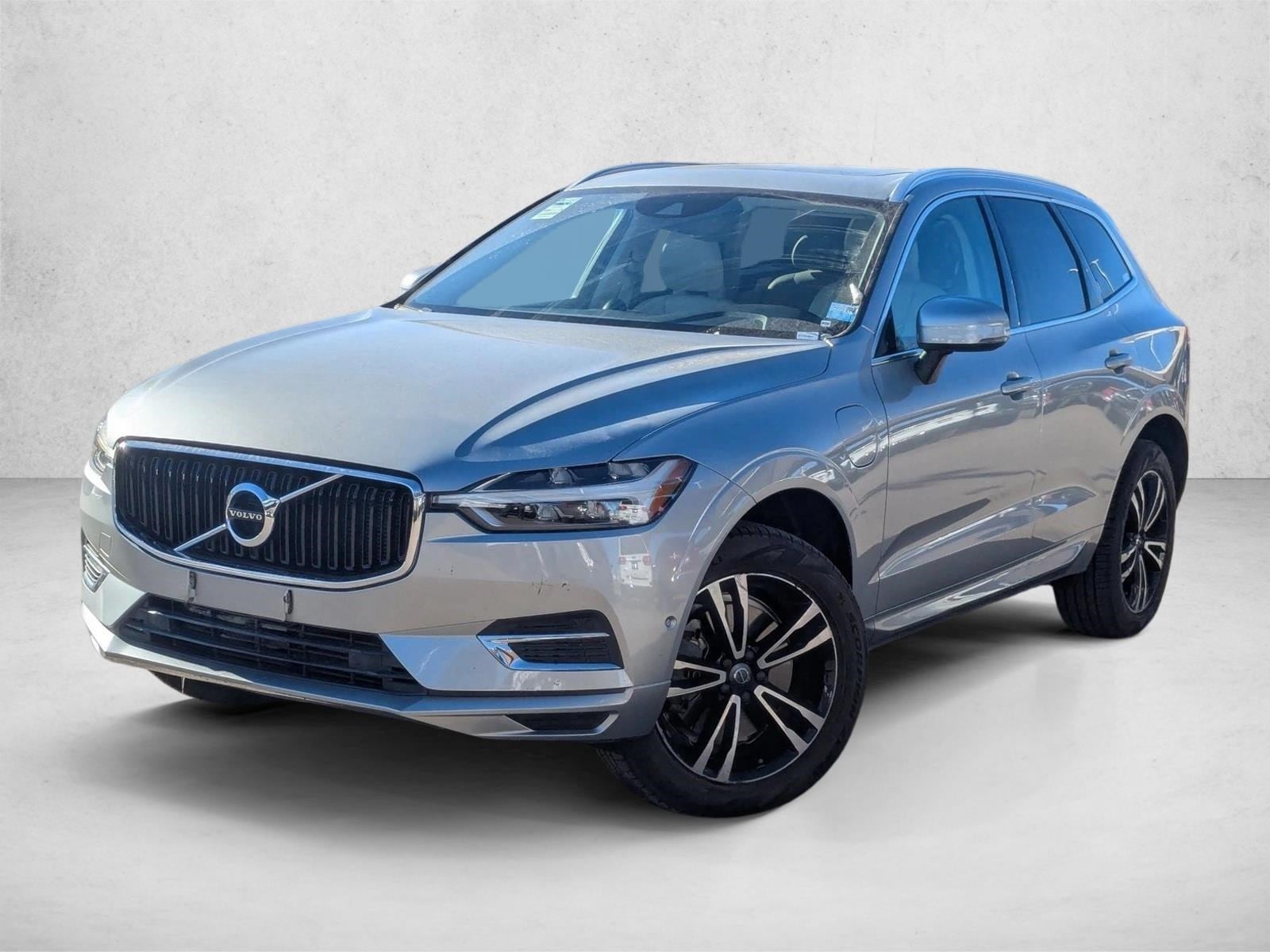 2018 Volvo XC60 Momentum's photo