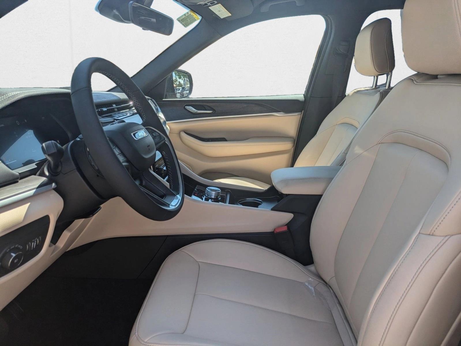 2025 Jeep Grand Cherokee Limited photo 4