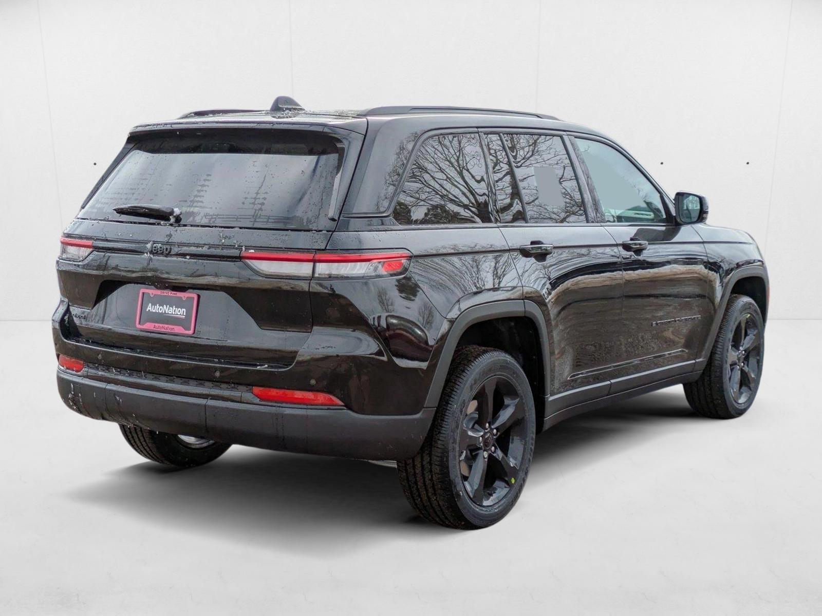 2025 Jeep Grand Cherokee Altitude X photo 2