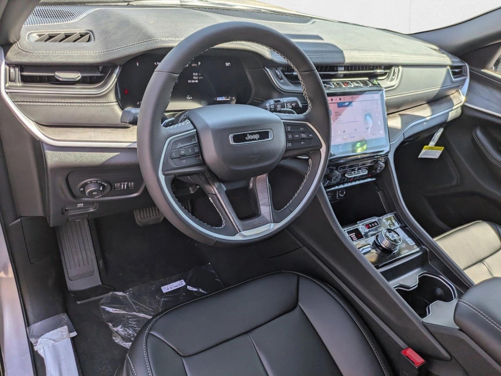 2025 Jeep Grand Cherokee Limited photo 2